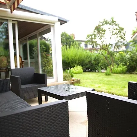 Apartment Cozy & Calm 3 Bedroom House With Garden Strassen