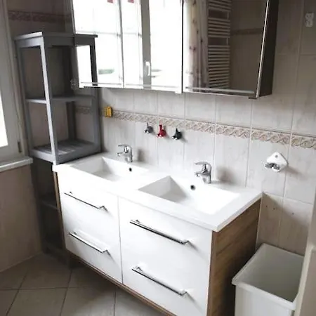 Apartment Cozy & Calm 3 Bedroom House With Garden Strassen