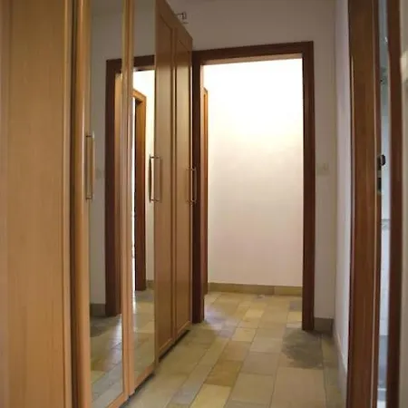 Cozy & Calm 3 Bedroom House With Garden Apartment
