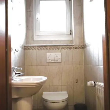 Apartment Cozy & Calm 3 Bedroom House With Garden