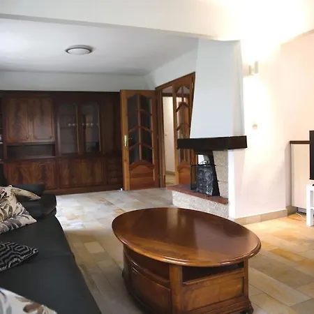 Apartment Cozy & Calm 3 Bedroom House With Garden Strassen