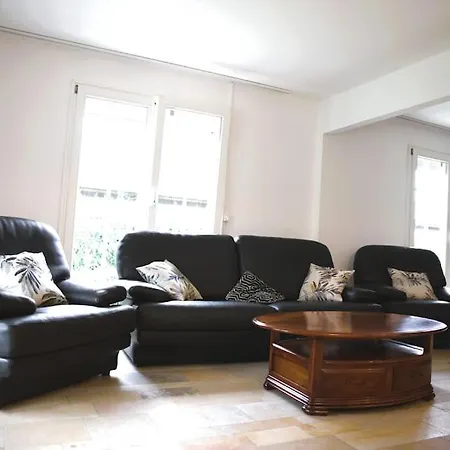 Cozy & Calm 3 Bedroom House With Garden Apartment *